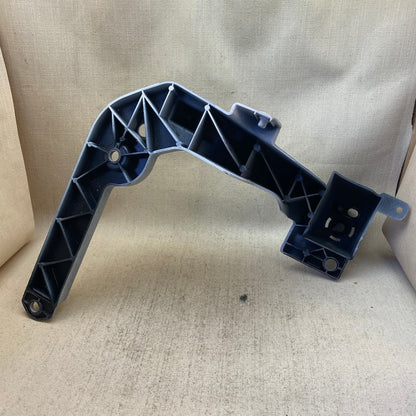 VOLVO XC40 Çamurluk Taşıyıcı Braketi 32318691