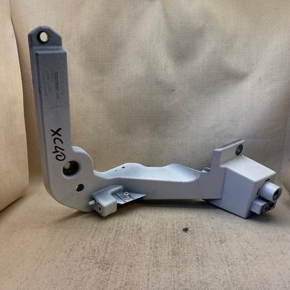 VOLVO XC40 Çamurluk Taşıyıcı Braketi 32318691