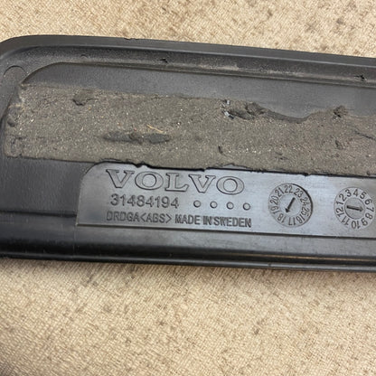 VOLVO XC40 Ön Kapı Eşik Çıtası 31484194