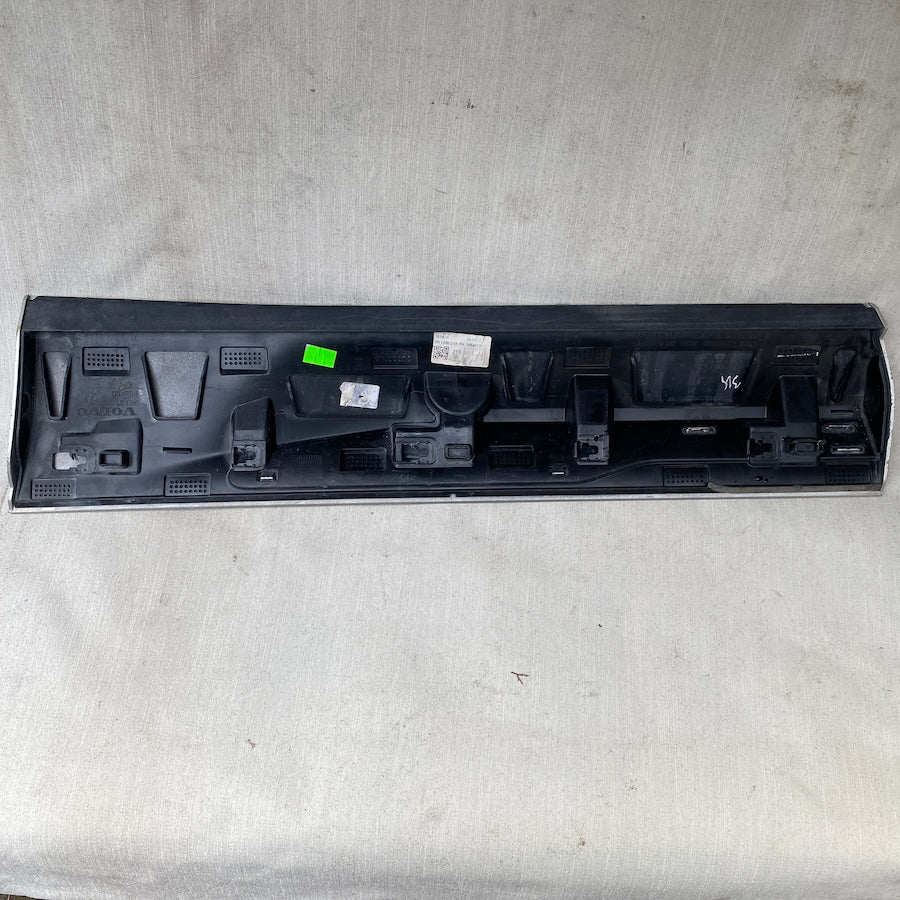 VOLVO XC60 Arka Kapı Çıtası 39846136