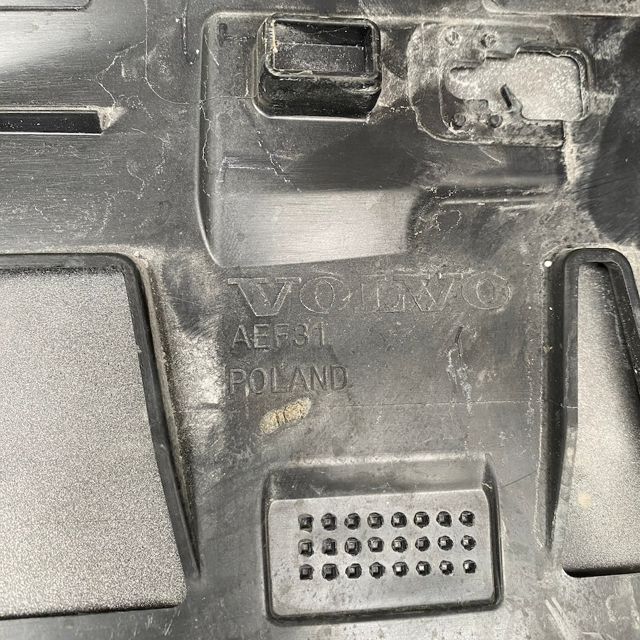 VOLVO XC60 Arka Kapı Çıtası 39846136