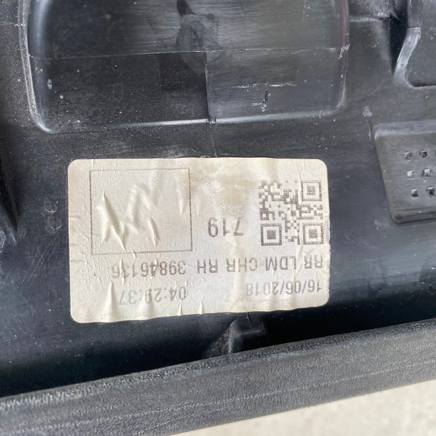 VOLVO XC60 Arka Kapı Çıtası 39846136
