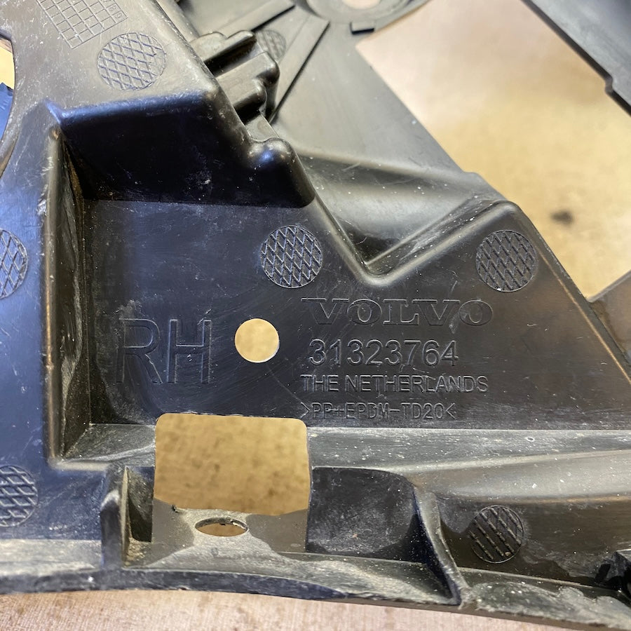VOLVO XC60 Arka Tampon Sağ Braket 31323764