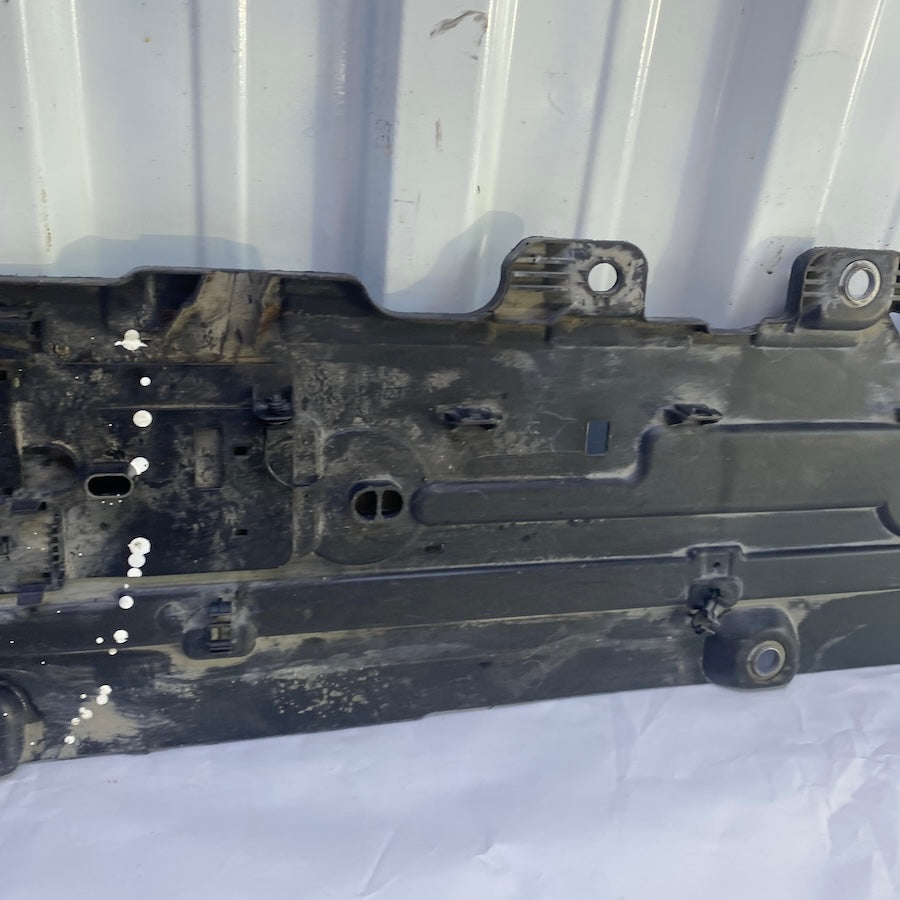 VOLVO XC60 Ön Sağ Alt Muhafaza 32260494 2017-2025