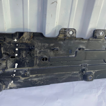 VOLVO XC60 Ön Sağ Alt Muhafaza 32260494 2017-2025