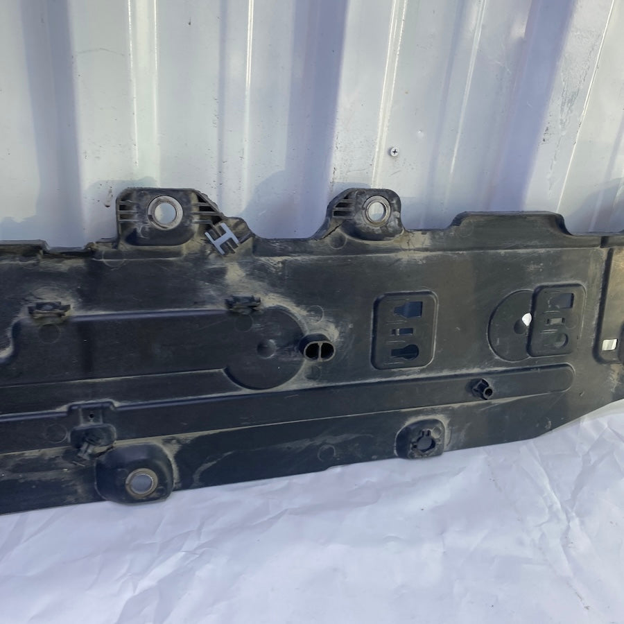 VOLVO XC60 Ön Sağ Alt Muhafaza 32260494 2017-2025