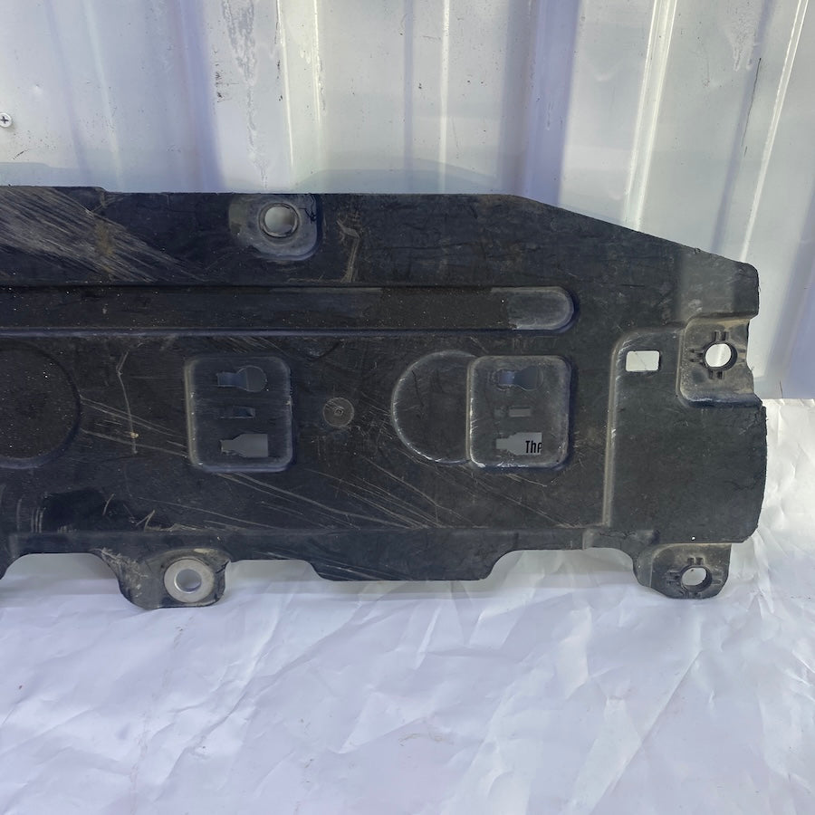 VOLVO XC60 Ön Sağ Alt Muhafaza 32260494 2017-2025