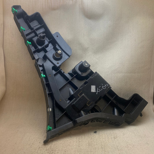 VOLVO XC60 Sol Arka Çamurluk Ağız Braketi 31425225