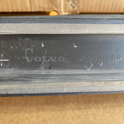 VOLVO XC90 Kapı Çıtası 30715201/30715200