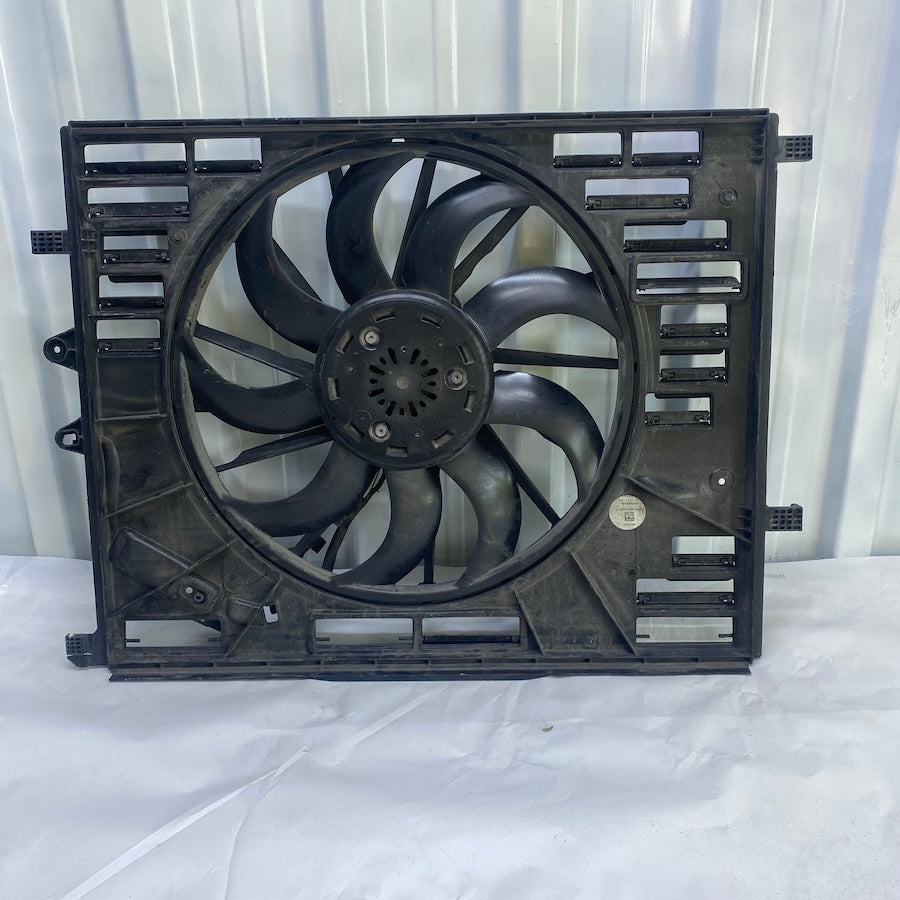 Volvo XC90 2015-2024 motor soğutma fanı, orijinal çıkma parça – 32222480