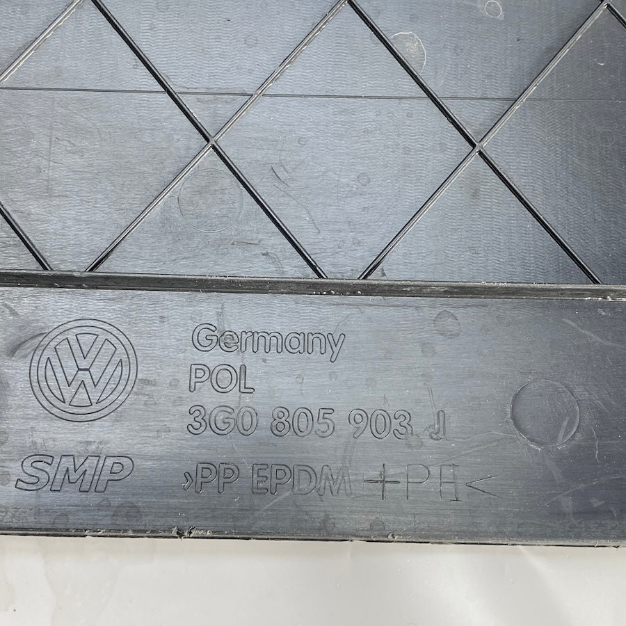 Volkswagen Passat B8 Ön Tampon Alt Spoyleri 360805903