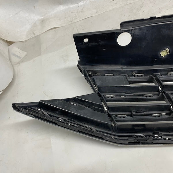 Volkswagen Passat B8,5 Ön Panjur 3G0853653N Orijinal Çıkma En Uygun Oto Parça