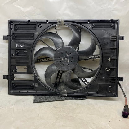 Volkswagen Passat B8,5 Radyatör Fanı 5Q0121203CD Orijinal Çıkma Takım (Fan Davlumbaz) En Uygun Oto Parça