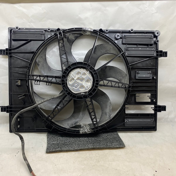 Volkswagen Passat B8,5 Radyatör Fanı 5Q0121203CD Orijinal Çıkma En Uygun Oto Parça