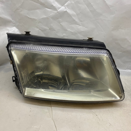 Volkswagen Passat Far 97-01 3B0941017 İthal Temiz Çıkma Sağ En Uygun Oto Parça