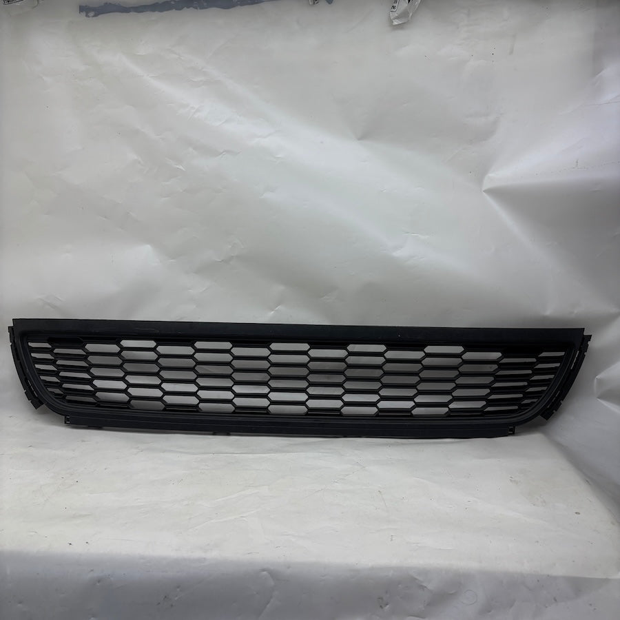 Volkswagen Polo Ön Tampon Orta Izgara 6RO853677 - En Uygun Oto Parça