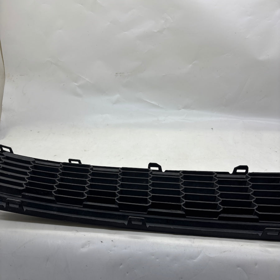 Volkswagen Polo Ön Tampon Orta Izgara 6RO853677 - En Uygun Oto Parça