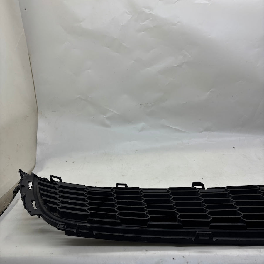 Volkswagen Polo Ön Tampon Orta Izgara 6RO853677 - En Uygun Oto Parça