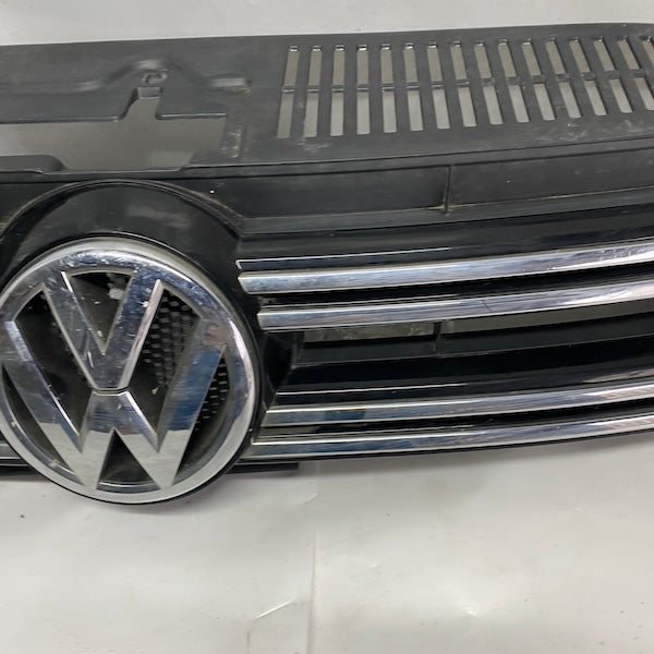 Volkswagen Tiguan Ön Panjur 5N0853653E Orijinal Çıkma En Uygun Oto Parça