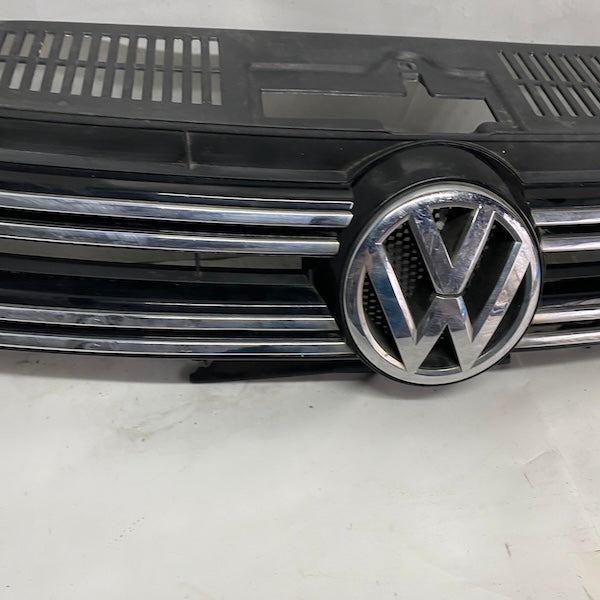 Volkswagen Tiguan Ön Panjur 5N0853653E Orijinal Çıkma En Uygun Oto Parça