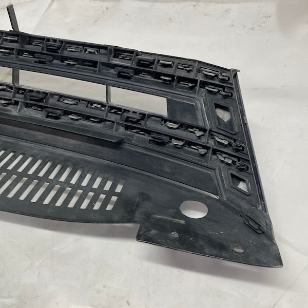 Volkswagen Tiguan Ön Panjur 5N0853653E Orijinal Çıkma En Uygun Oto Parça
