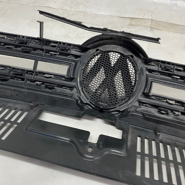 Volkswagen Tiguan Ön Panjur 5N0853653E Orijinal Çıkma En Uygun Oto Parça