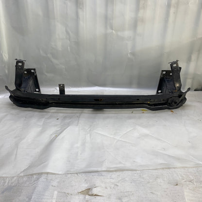 Volkswagen Tiguan model araçlar için orijinal çıkma ön tampon demiri parça.