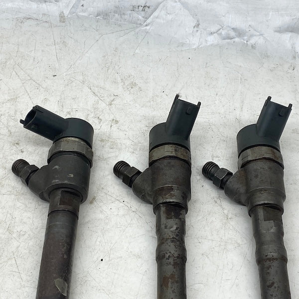 Volvo 2.4D D5 Enjektör 30750283 Orijinal Çıkma En Uygun Oto Parça