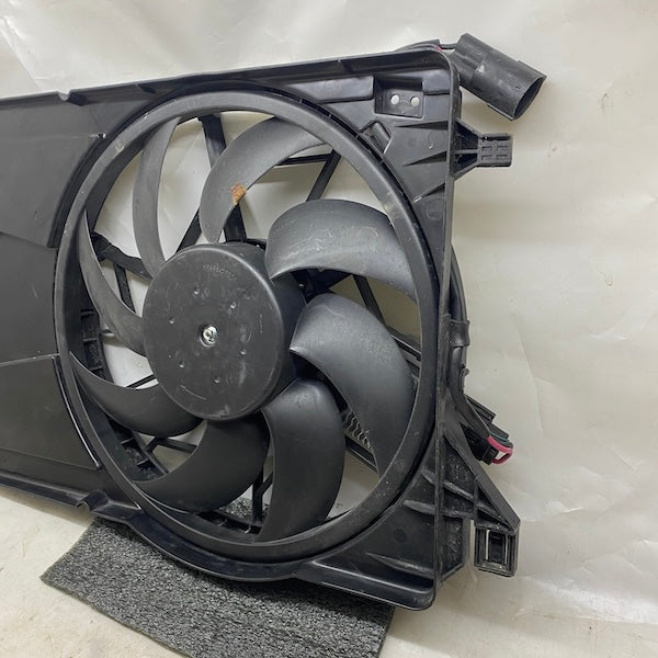 Volvo S40 1.6 TDCi Radyatör Fanı 3M5H8C607 Sıfır İthal En Uygun Oto Parça