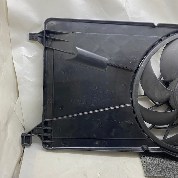 Volvo S40 1.6 TDCi Radyatör Fanı 3M5H8C607 Sıfır İthal En Uygun Oto Parça