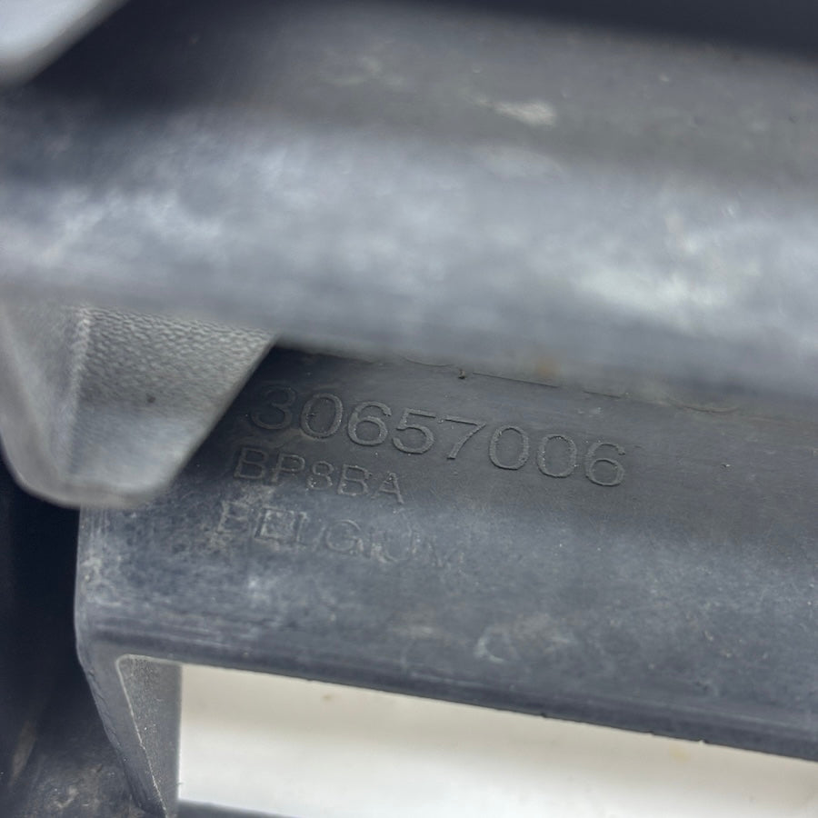 Volvo S40 Tampon Orta Izgara 30657006 - En Uygun Oto Parça