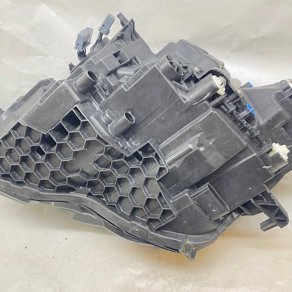 Volvo S60 Far 32404672 Orijinal Çıkma 18-23 En Uygun Oto Parça