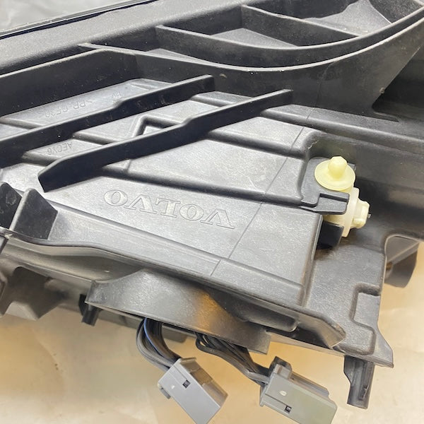 Volvo S60 Far 32404672 Orijinal Çıkma 18-23 En Uygun Oto Parça