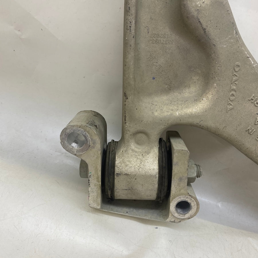 Volvo S60 Ön Sağ Salıncak Tabla Orijinal Çıkma 32370930 2019-2025