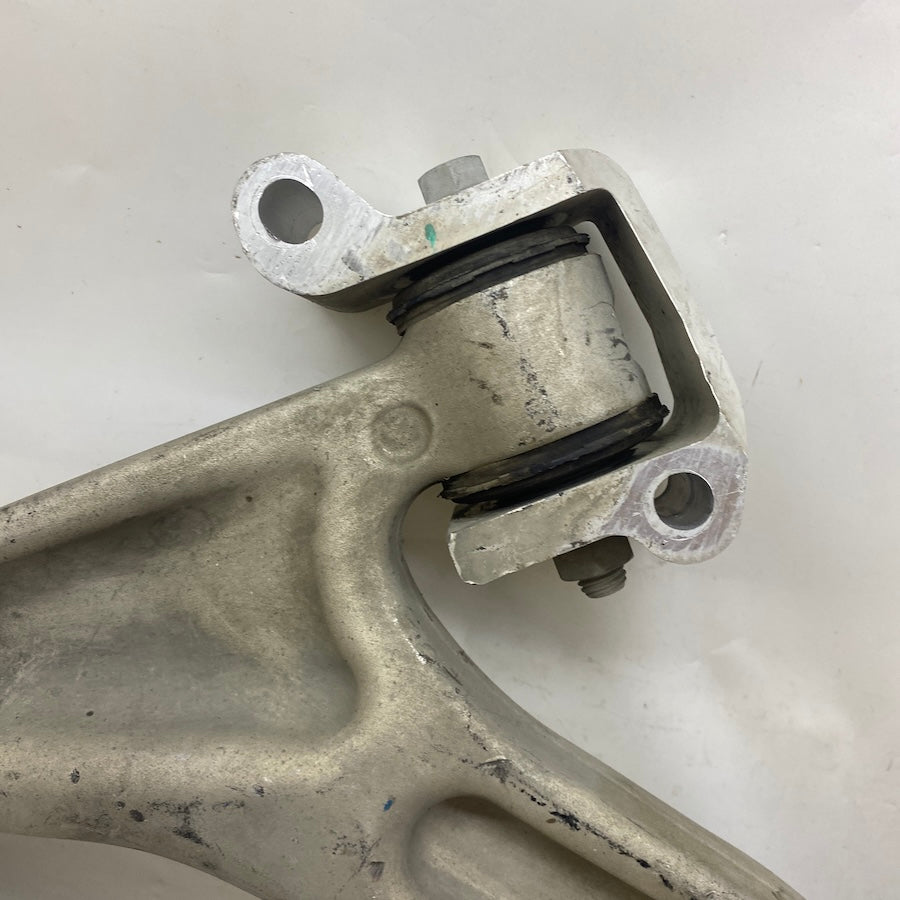 Volvo S60 Ön Sağ Salıncak Tabla Orijinal Çıkma 32370930 2019-2025