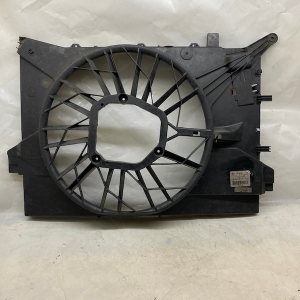 Volvo S60 Radyatör Fan Davlumbazı 30723105 Orijinal Çıkma En Uygun Oto Parça