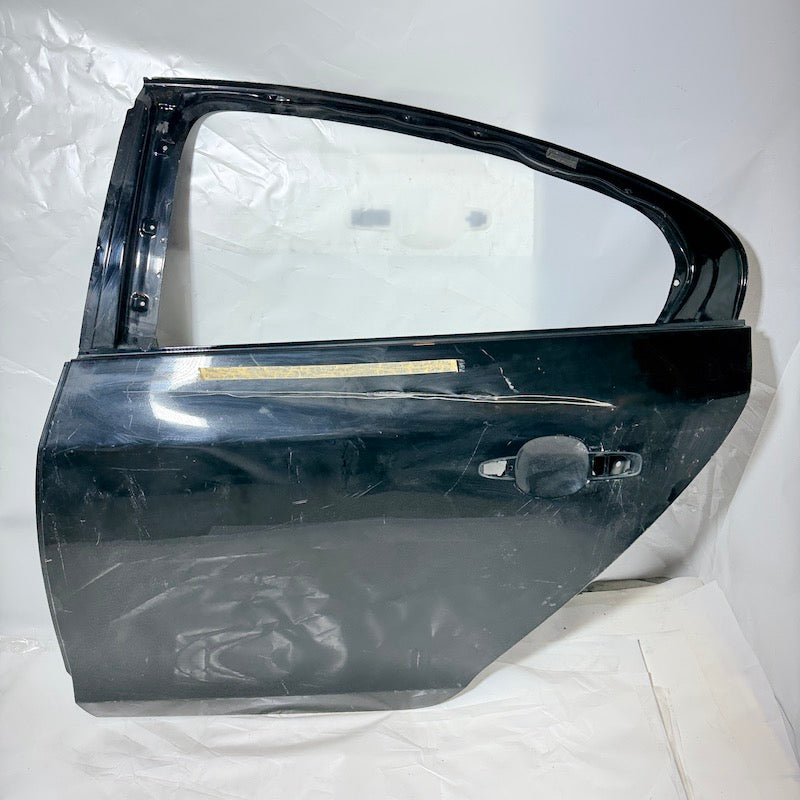 Volvo S60 Sol Arka Kapı Orijinal Çıkma (5cm Yırtık Var) En Uygun Oto Parça