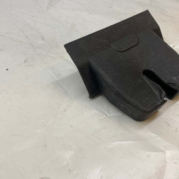 Volvo S80 S40 Bagaj Kilit Koruma Plastiği 8679594