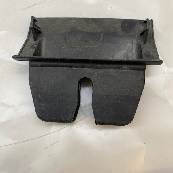 Volvo S80 S40 Bagaj Kilit Koruma Plastiği 8679594