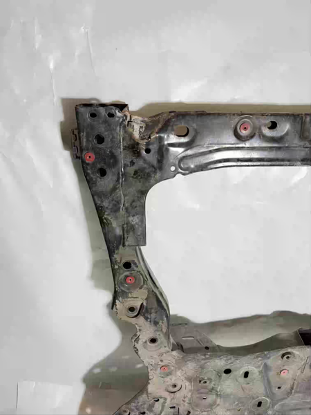 Volvo S90/XC90/XC60 Motor Traversi 32246365 Hafif Hasarlı En Uygun Oto Parça
