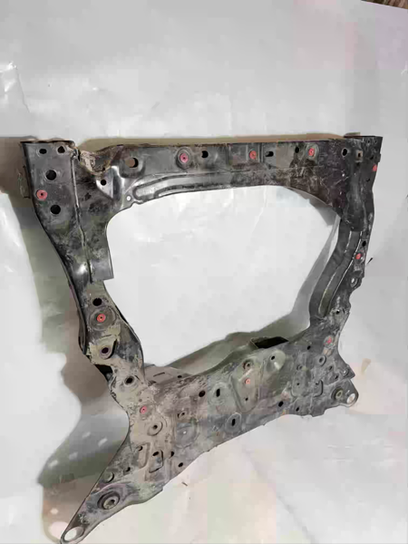 Volvo S90/XC90/XC60 Motor Traversi 32246365 Hafif Hasarlı En Uygun Oto Parça
