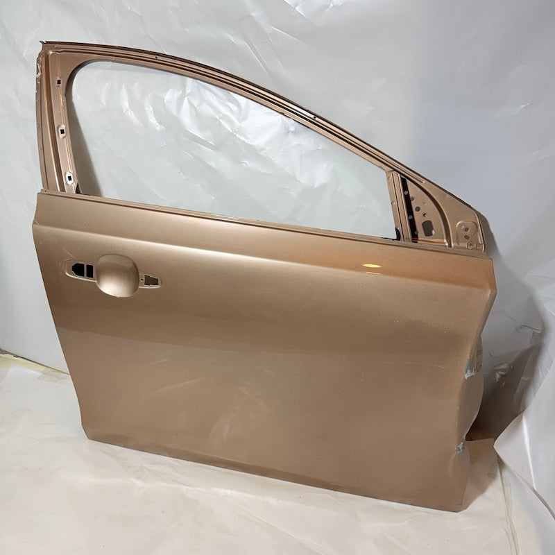 Volvo V40 Sağ Ön Kapı 13-20 Bal Köpüğü/Siyah Bal Köpüğü En Uygun Oto Parça