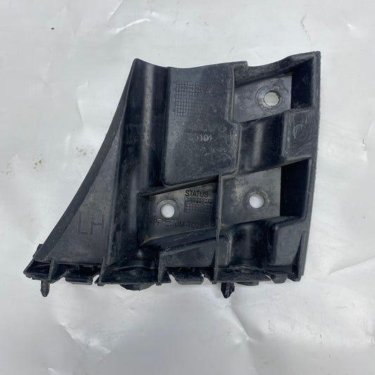 Volvo V40 Sol Ön Çamurluk Ağız Braketi 31395101 - En Uygun Oto Parça