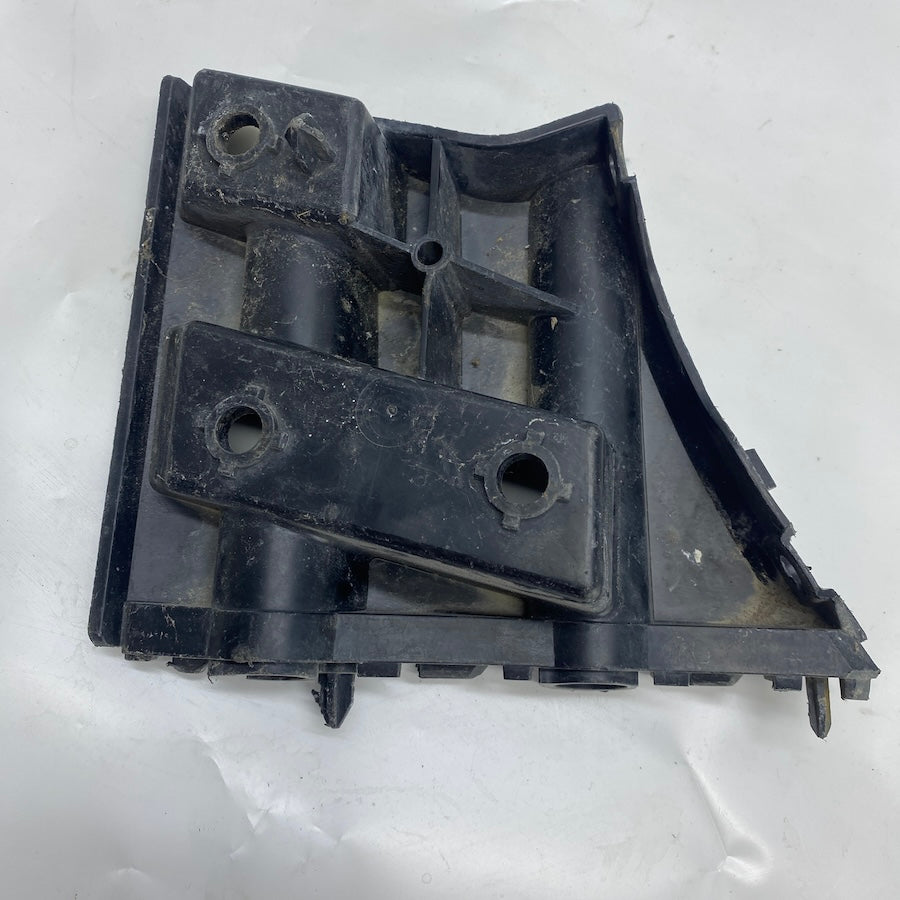 Volvo V40 Sol Ön Çamurluk Ağız Braketi 31395101 - En Uygun Oto Parça