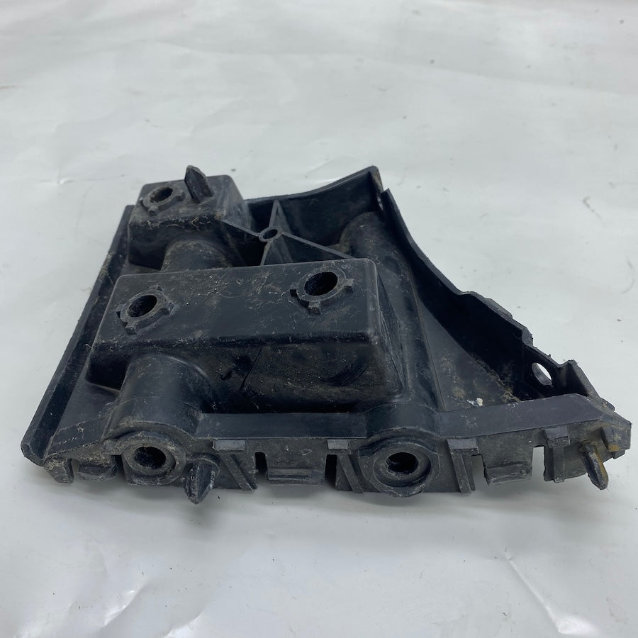 Volvo V40 Sol Ön Çamurluk Ağız Braketi 31395101 - En Uygun Oto Parça