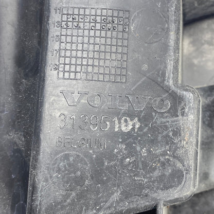 Volvo V40 Sol Ön Çamurluk Ağız Braketi 31395101 - En Uygun Oto Parça