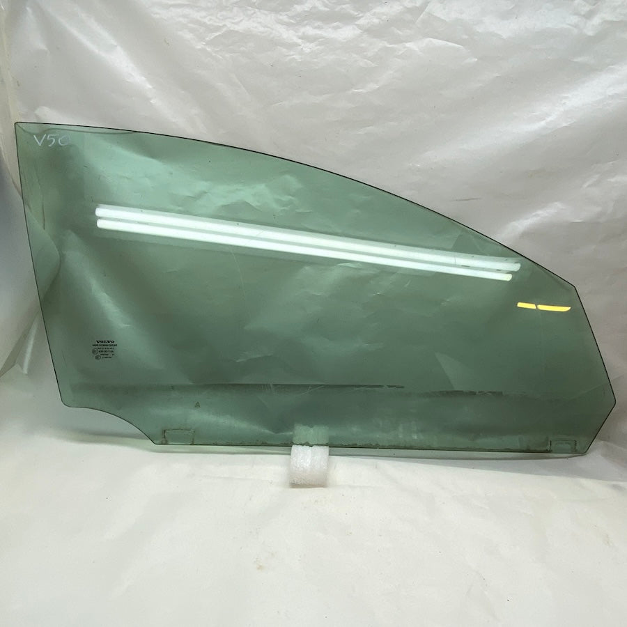 Volvo V50/S40 Ön Kapı Camı 43R001106 DOT57M53AS2 E000186