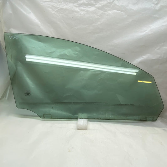 Volvo V50/S40 Ön Kapı Camı 43R001106 DOT57M53AS2 E000186