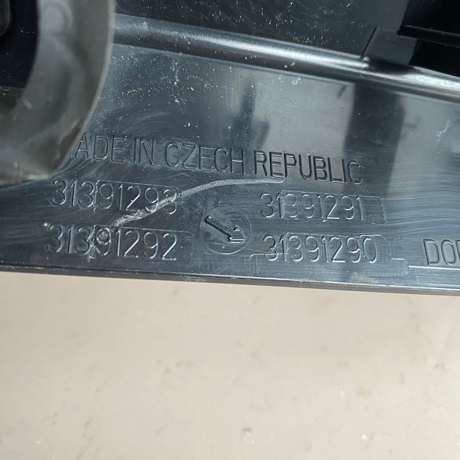 Volvo V60 Bagaj Çıtası Tutamak 31391290