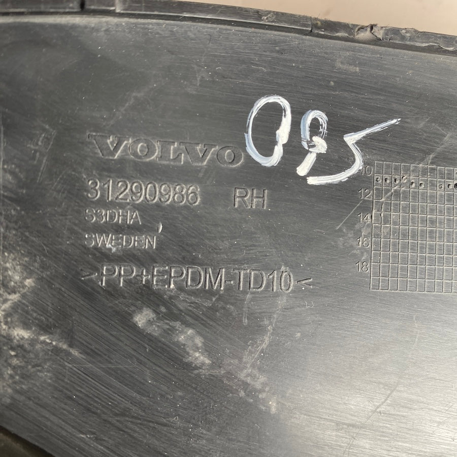 Volvo V60 Ön Sağ Tampon Kapağı 31290986